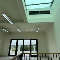 NHÀ PHỐ 5 TẦNG TRỐNG SUỐT MẶT TIỀN KINH DOANH LAKEVIEW CITY THANG MÁY