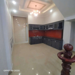 NHÀ 4 TẦNG CÓ SÂN Ô TÔ – 4PN 5WC – MẶT TIỀN KDC HỒNG LONG