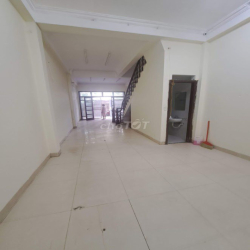 Cho thuê nhà ngõ 20 phố Nghĩa Đô. Diện tịch 45m2 x 5 tầng, 18 triệu