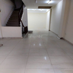 Cho thuê nhà ngõ 20 phố Nghĩa Đô. Diện tịch 45m2 x 5 tầng, 18 triệu