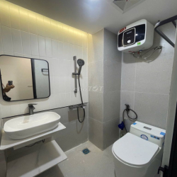Tòa mới khai trương, đầy đủ nội thất, cửa sổ thoáng sáng
