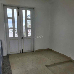 CHO THUÊ NHÀ GẦN CHỢ CẦU ĐỒNG 4x15 1 TRỆT 2LẦU 4PN 3WC