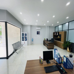 Cho thuê tầng trệt 7x20, ngăn sẵn 2 không gian làm việc, có hầm riêng