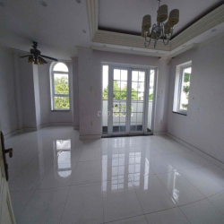 Cho thuê biệt thự Cityland P5 Gò Vấp. Góc 2 mặt tiền DT 9x20 5 Tầng !