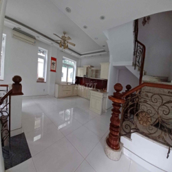 Cho thuê biệt thự Cityland P5 Gò Vấp. Góc 2 mặt tiền DT 9x20 5 Tầng !