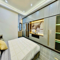 CHO THUÊ NHÀ FULL NỘI THẤT THANG MÁY 5PN 8WC QUANG TRUNG P8