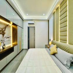 CHO THUÊ NHÀ FULL NỘI THẤT THANG MÁY 5PN 8WC QUANG TRUNG P8