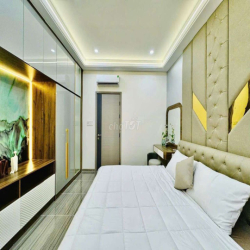CHO THUÊ NHÀ FULL NỘI THẤT THANG MÁY 5PN 8WC QUANG TRUNG P8