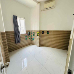 nhà mặt tiền hẻm xe hơi tới nhà,full nội thất