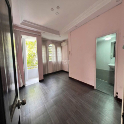CHO THUÊ NHÀ MT TRẦN HỮU TRANG, CÓ SÂN VƯỜN DT 6x15M, TRỆT 4 LẦU, 30TR