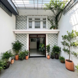 CHO THUÊ NHÀ MT TRẦN HỮU TRANG, CÓ SÂN VƯỜN DT 6x15M, TRỆT 4 LẦU, 30TR