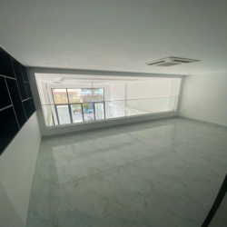 ỐP KÍNH CỰC XỊN CÓ THANG MÁY- 120A Nguyễn Hồng Đào,Tân Bình 500m2