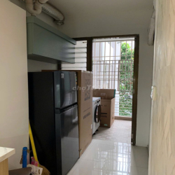 Cho thuê nhà full nội thất 3 phòng ngủ có ban công nhà đẹp