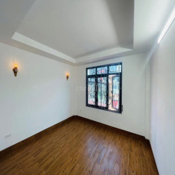 nhà trần kim xuyến 80m x5T thang máy