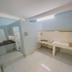 Cho thuê nhà mặt tiền kd buôn bán giá 15tr đường số 12 gò vấp 4 x14 m