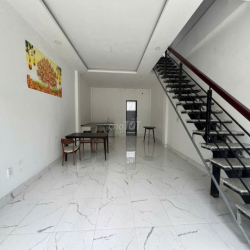 Cho thuê nhà nguyên căn 2 tầng, 2 máy lạnh tại KĐT Oasis City