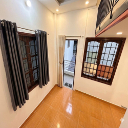 CHO THUÊ PHÒNG GÁC CAO KO ĐỤNG ĐẦU, BAN CÔNG CÓ NỘI THẤT Ở P3, GÒ VẤP