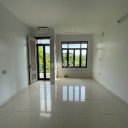 Nhà ngõ 10 phố Nguyễn Văn Huyên,  Dt 80m x 4 tầng mặt tiền 6m, ngõ 8m