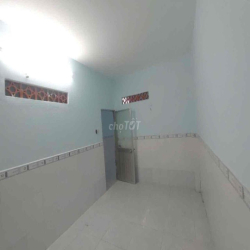 Cho thuê nhà 5tr/ tháng.  DT: 4m x 20m Lầu 3PN (2 kín 1 mở) 2WC.  👉 Đư