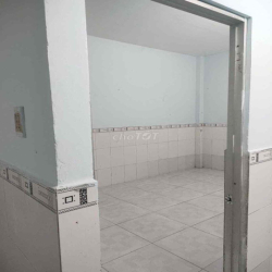 Cho thuê nhà 5tr/ tháng.  DT: 4m x 20m Lầu 3PN (2 kín 1 mở) 2WC.  👉 Đư
