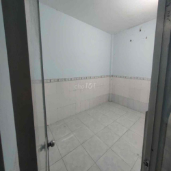 Cho thuê nhà 5tr/ tháng.  DT: 4m x 20m Lầu 3PN (2 kín 1 mở) 2WC.  👉 Đư