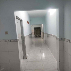 Cho thuê nhà 5tr/ tháng.  DT: 4m x 20m Lầu 3PN (2 kín 1 mở) 2WC.  👉 Đư