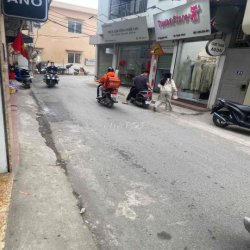 cho thuê Mb kinh doanh, ưu tiên làm tóc vì có đồ cơ bản