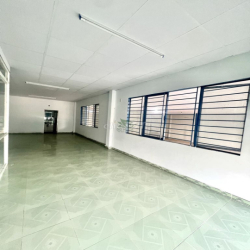 CHO THUÊ KHO XƯỞNG 400m2 NGANG 20M MẶT ĐƯỜNG 23/10 KHU VĨNH TRUNG
