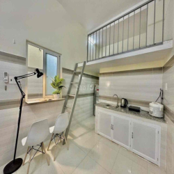 DUPLEX FULL NỘI THẤT - THANG MÁY NGAY CÔNG VIÊN LÀNG HOA Ở LIỀN