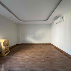 Cần cho thuê phòng trống có máy lạnh + ban công