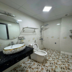 Cho thuê nhà Đàm Quang Trung,4pn, Full nội thất, nhà mới,ngõ ô tô.10tr