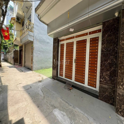 Cho thuê nhà Đàm Quang Trung,4pn, Full nội thất, nhà mới,ngõ ô tô.10tr