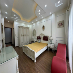 Cho thuê nhà Đàm Quang Trung,4pn, Full nội thất, nhà mới,ngõ ô tô.10tr