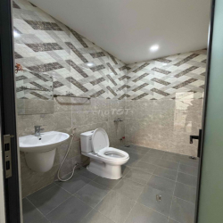 Cần cho thuê phòng trống có máy lạnh + ban công