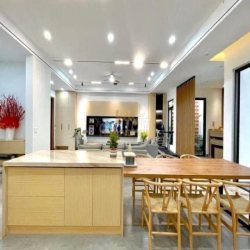 Cho thuê Villa VIP Khu K300, P.12, Q.TB, 12x20m, 1 trệt 2 lầu, Hồ bơi