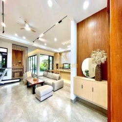 Cho thuê Villa VIP Khu K300, P.12, Q.TB, 12x20m, 1 trệt 2 lầu, Hồ bơi