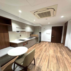 TRỐNG Căn hộ ban công cao cấp, sang trọng, hiện đại, gần ga Metro