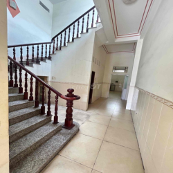 Nhà 2 lầu mặt tiền Nguyễn Văn Cừ