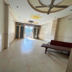 Nhà 2 lầu mặt tiền Nguyễn Văn Cừ