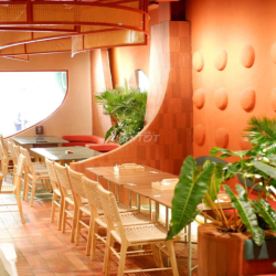 Cho thuê nhà mặt tiền số 49 Nguyễn Huệ, Quận 1, DT: 8x26.5m