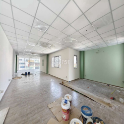 Toà nhà Ung Văn Khiêm - ngay công ĐH Hutech