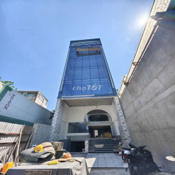 Toà nhà Ung Văn Khiêm - ngay công ĐH Hutech