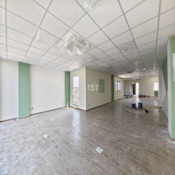 Toà nhà Ung Văn Khiêm - ngay công ĐH Hutech