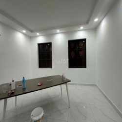 Cho thuê nhà phố Cityland mới, full máy lạnh 43 triệu (bao thuế)