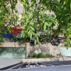 Hẻm 136 Vạn Kiếp, 26m2, có ban công gác lửng, máy lạnh mới 3.9tr/th