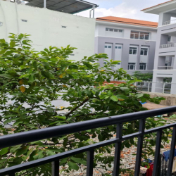 Hẻm 136 Vạn Kiếp, 26m2, có ban công gác lửng, máy lạnh mới 3.9tr/th