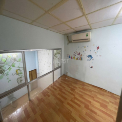 Căn hộ 52m2 Duplex, 1Pn1Pk 1Wc Máy Lạnh, Nội Thất Cơ Bản, 5Tr, Có Sẵn 