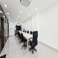 Cho thuê mặt bằng sang trọng đường lớn,oto đậu thoải mái Vạn Phúc City