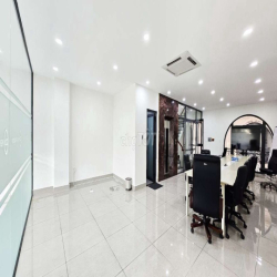 Cho thuê mặt bằng sang trọng đường lớn,oto đậu thoải mái Vạn Phúc City