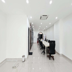 Cho thuê mặt bằng sang trọng đường lớn,oto đậu thoải mái Vạn Phúc City